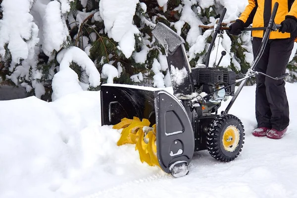 A snow thrower is the best assistant for snow removal in the winter — Stock Photo, Image