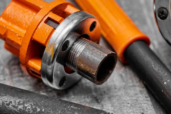 Werkzeug zum Schneiden von Gewinden an Rohren, Bolzen und Schrauben — Stockfoto