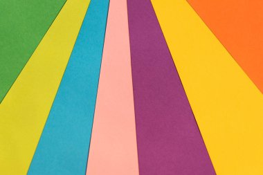 Renkli inşaat kağıtları seçimi. okul malzemeleri