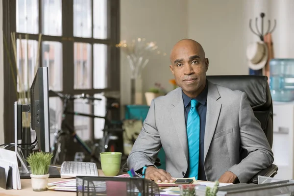 Homme Professionnel Élégant Dans Son Bureau — Photo