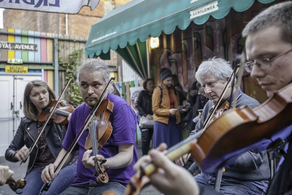 Belfast Irlanda Del Nord Luglio Violinisti Tradizionali Eseguono Una Jam — Foto Stock