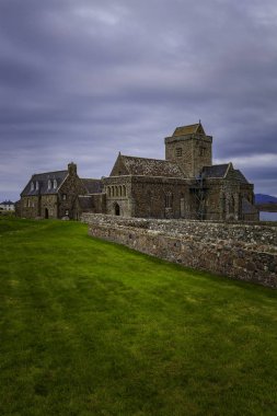 Dikey kompozisyonda Iona Abbey
