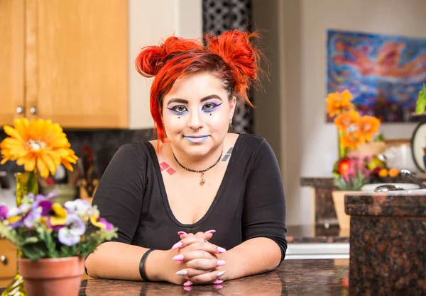 Ragazza Piedi Cucina — Foto Stock