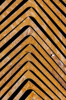 Yığılmış Metal Braketler