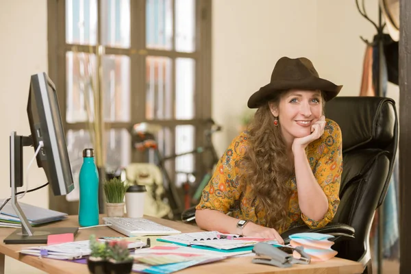 Stylish Woman Working in her Office — Stock Photo, Image