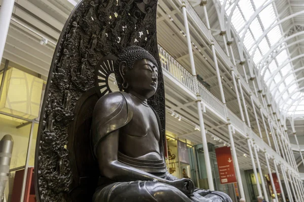 Socha Buddhy v Grand Gallery v národním muzeu v SCO — Stock fotografie