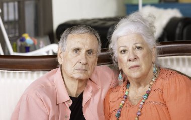 Mutsuz veya Üzgün Kıdemli Erkek ve Kadın 