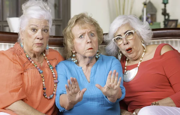 Três senhoras seniores perturbadas — Fotografia de Stock
