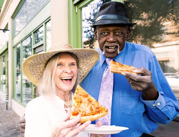 Senior Couple Downtown Eating Slices Cheese Pizza — 스톡 사진