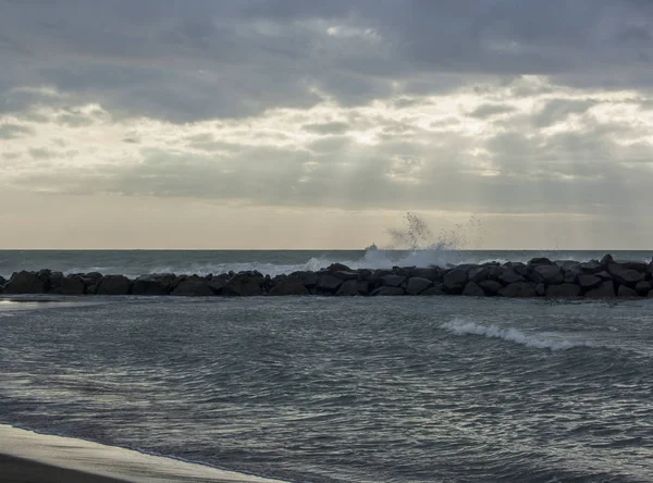 Riprese Sulla Spiaggia Fiumicino Una Giornata Invernale Ventosa Onde Marine — Foto Stock