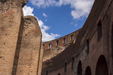 Colosseum duvarlarının bir detay. Resmi aldı bir yaz açık gün iç.