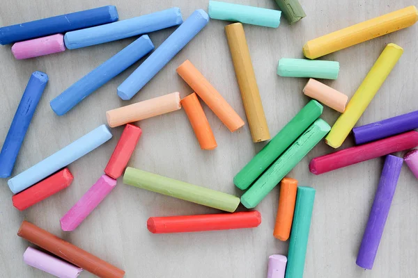 Crayons pastel sur table en laine . — Photo