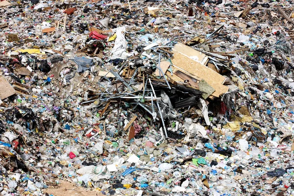 Çöp dağları. Büyük çöp yığını. Ekolojik sorun