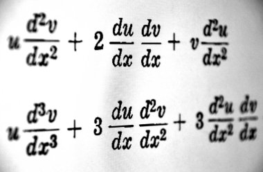 Sayıda beyaz bir arka plan üzerinde matematiksel formül