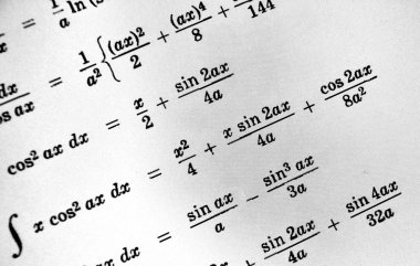 Sayıda beyaz bir arka plan üzerinde matematiksel formül