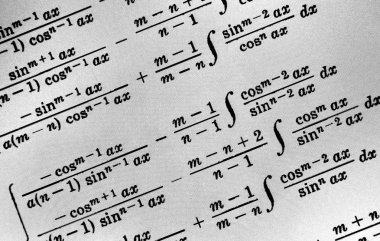 Sayıda beyaz bir arka plan üzerinde matematiksel formül