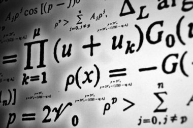 Sayıda beyaz bir arka plan üzerinde matematiksel formül
