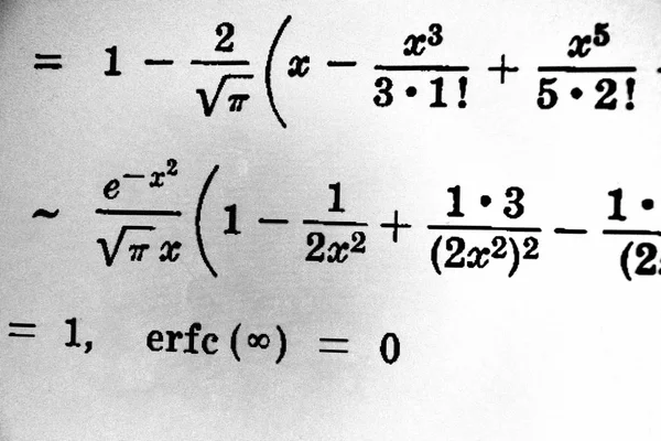 Dużą Liczbę Formuł Matematycznych Białym Tle — Zdjęcie stockowe