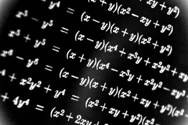 Sayıda siyah bir arka plan üzerinde matematiksel formül