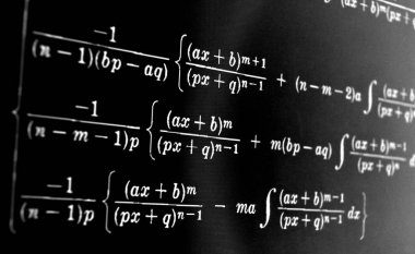 Sayıda siyah bir arka plan üzerinde matematiksel formül