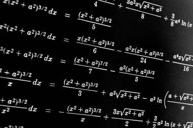 Sayıda siyah bir arka plan üzerinde matematiksel formül