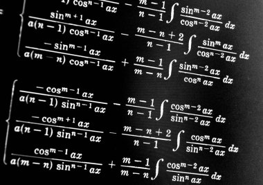 Sayıda siyah bir arka plan üzerinde matematiksel formül