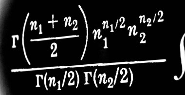 Sayıda siyah bir arka plan üzerinde matematiksel formül