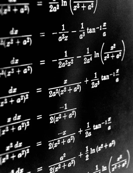 Μεγάλο Αριθμό Των Μαθηματικών Τύπων Μαύρο Φόντο — Φωτογραφία Αρχείου
