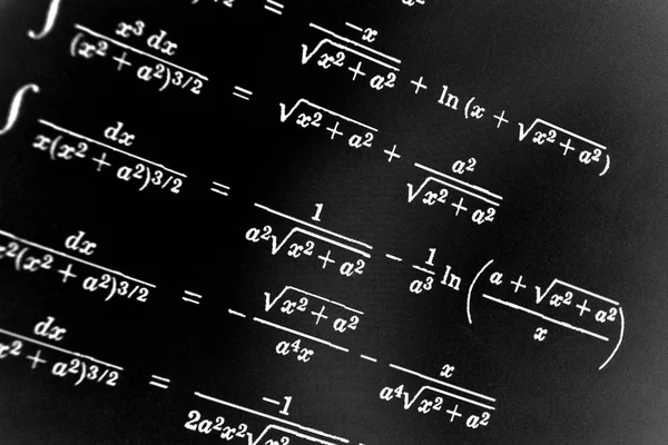 Dużą Liczbę Formuł Matematycznych Czarnym Tle — Zdjęcie stockowe