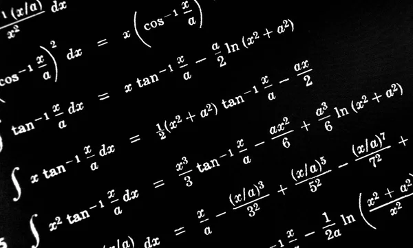 Gran Número Fórmulas Matemáticas Sobre Fondo Negro —  Fotos de Stock