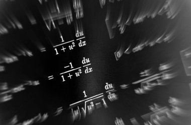 Matematiksel formüller odak çok sayıda siyah bir arka plan üzerinde yakınlaştırma