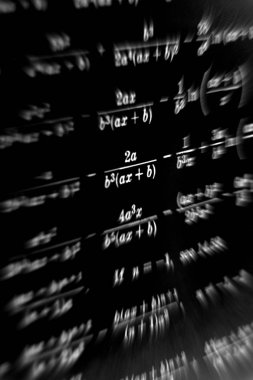 Matematiksel formüller odak çok sayıda siyah bir arka plan üzerinde yakınlaştırma