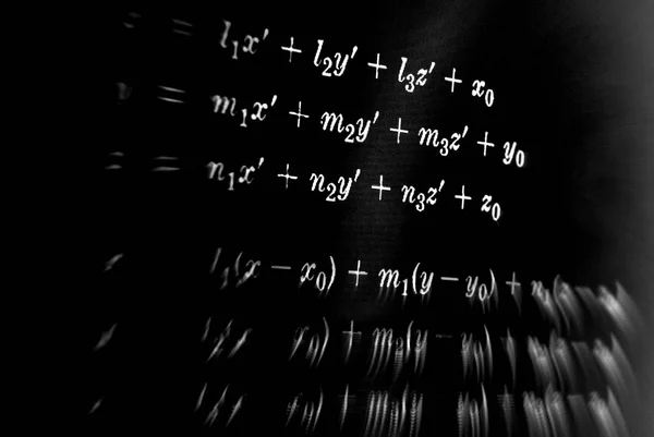 Große Anzahl Mathematischer Formeln Fokussiert Zoom Auf Schwarzem Hintergrund — Stockfoto