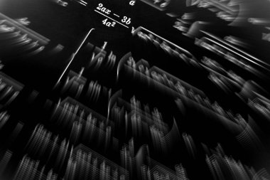 Matematiksel formüller odak çok sayıda siyah bir arka plan üzerinde yakınlaştırma