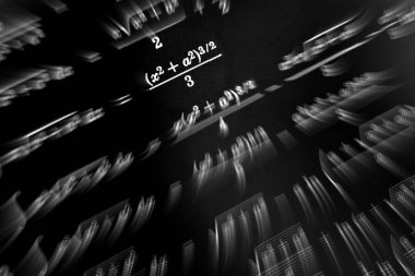 Matematiksel formüller odak çok sayıda siyah bir arka plan üzerinde yakınlaştırma