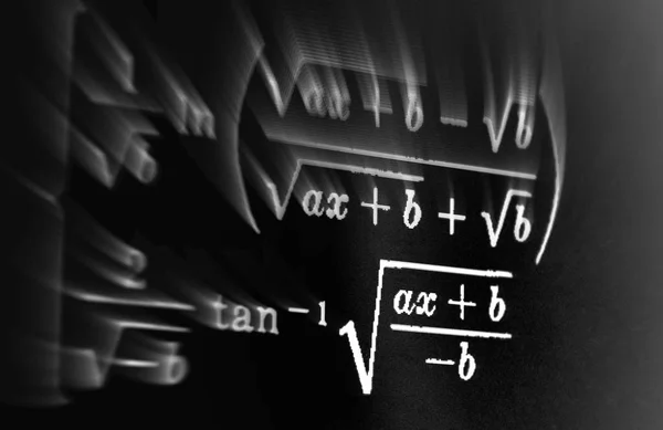 Stort Antal Matematiska Formler Fokus Zooma Svart Bakgrund — Stockfoto