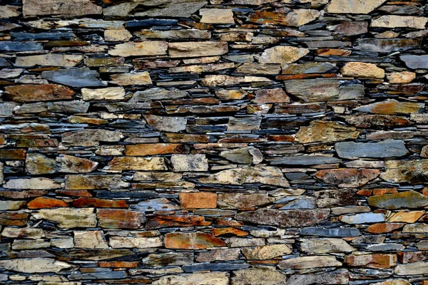 Rustikales Handgehauenes Holzfenster Einer Steinmauer Aus Schiefer Piodo Aus Schiefergestein — Stockfoto