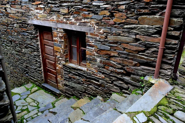 Закрыть Детальный Вид Старую Традиционную Каменную Стену Построенную Раскола Пиодао — стоковое фото