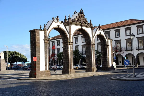 Portas Cidade Edifícios Nas Proximidades Ponta Delgada Açores — Fotografia de Stock