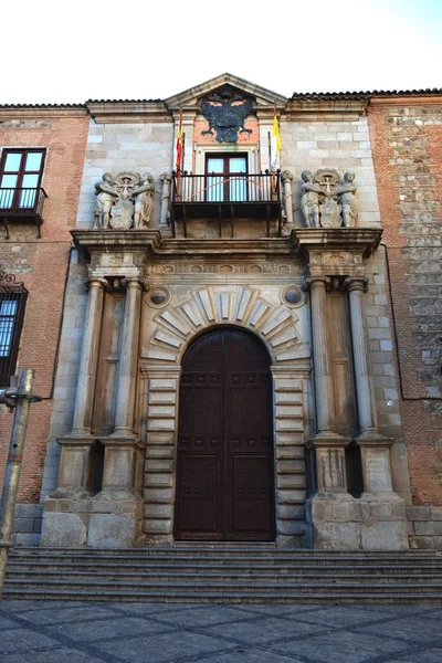 A cidade de Toledo encontramos esta porta, Espanha — Fotografia de Stock