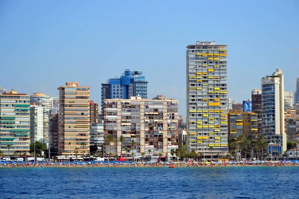 Sonniger panoramablick auf benidorm stadt mit meerespromenade in alicante mediterrane spanien — Stockfoto