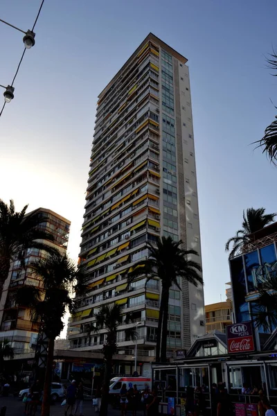 Épületek, Benidorm strand Alicante Földközi-tenger Spanyolországban — Stock Fotó