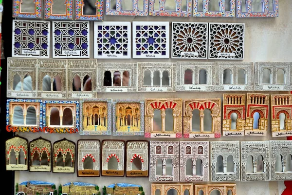 Souvenirs of Granada. Ceramic arabesque magnets, Spain — Stock Photo, Image