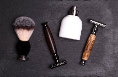 Ustura, parfüm, balsam... Siyah bir arka plan..