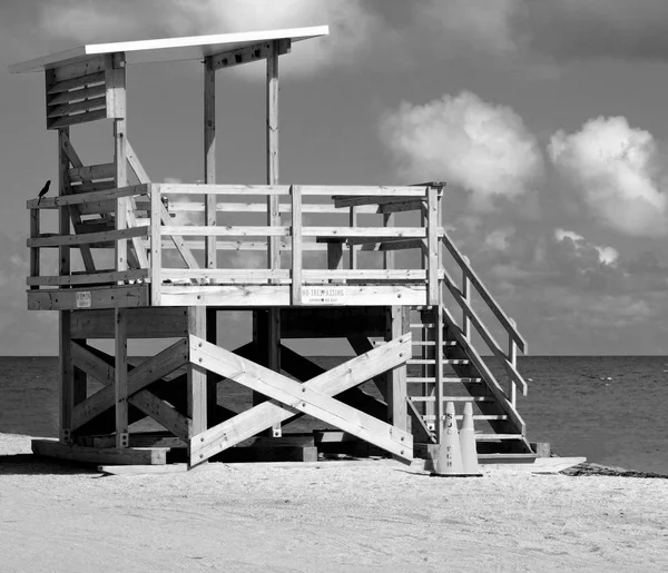 Salvavidas Vacío Está Playa Del Océano Florida —  Fotos de Stock