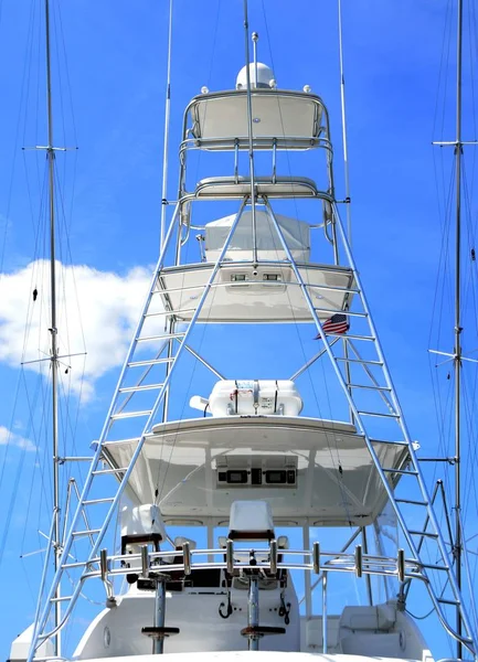 Χάρτης Γέφυρα Πετώντας Βάρκα Για Ψάρεμα Ελλιμενίστηκε Στη Φλόριντα Μαρίνα — Φωτογραφία Αρχείου