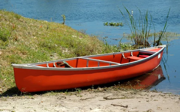 Kanu Oben Ufer Des Sees Von Florida Usa — Stockfoto
