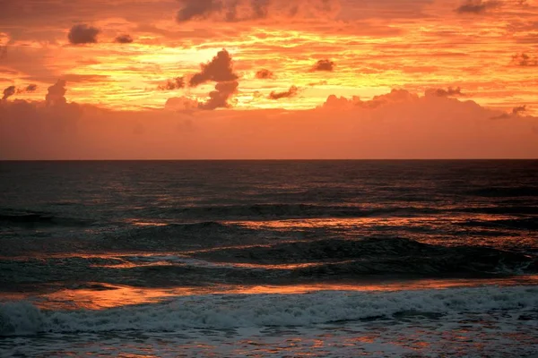 Wibrujący Wschód Słońca Nad Ocean Beach Florida Stany Zjednoczone Ameryki — Zdjęcie stockowe