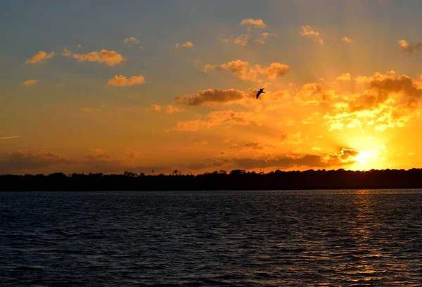 Ζωντανή Ηλιοβασίλεμα Πάνω Από Τον Ποταμό Στο Αυγουστίνος Florida — Φωτογραφία Αρχείου
