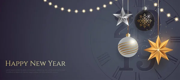 快乐的新的一年2019年横幅模板与复制空间。在黑暗的背景上挂着带灯泡的圣诞玩具和花环。冬季假日卡的概念。向量 eps 10. — 图库矢量图片